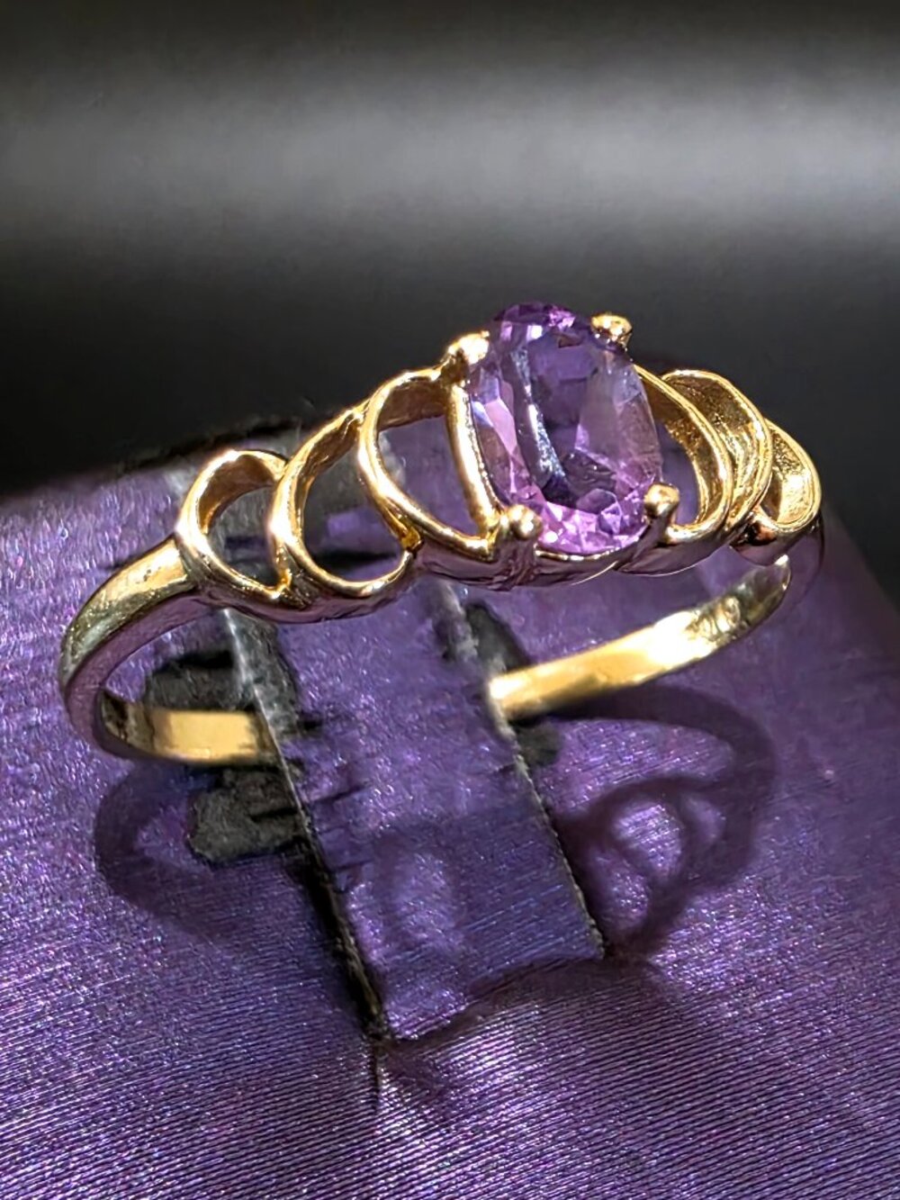 Vintage 10K Yellow Gold Oval Amethyst Solitaire Delicate Ring 1.4g US SZ 7.75